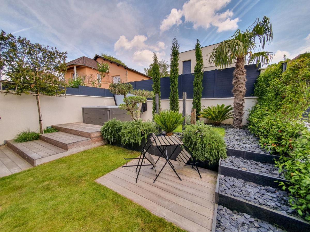 EXIGEHOME - Home stay avec jacuzzi et jardin paysagé Orgeval  Exterior foto