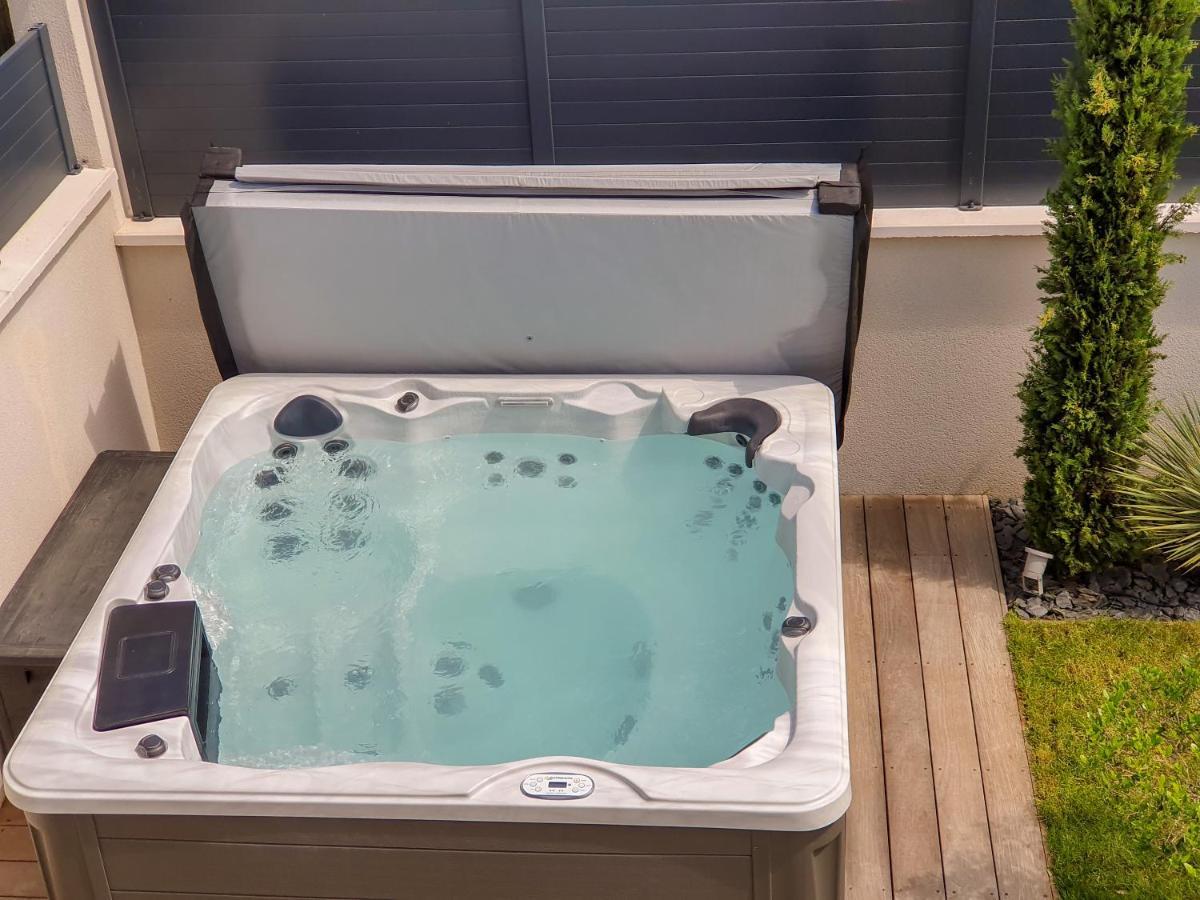 EXIGEHOME - Home stay avec jacuzzi et jardin paysagé Orgeval  Exterior foto